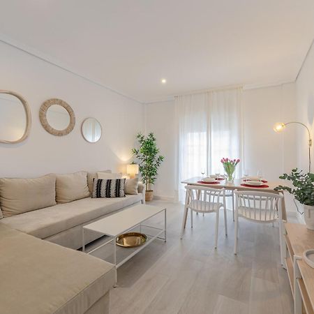 Isg Apartments Becquer Free Parking Inside The Building Σεβίλλη Εξωτερικό φωτογραφία