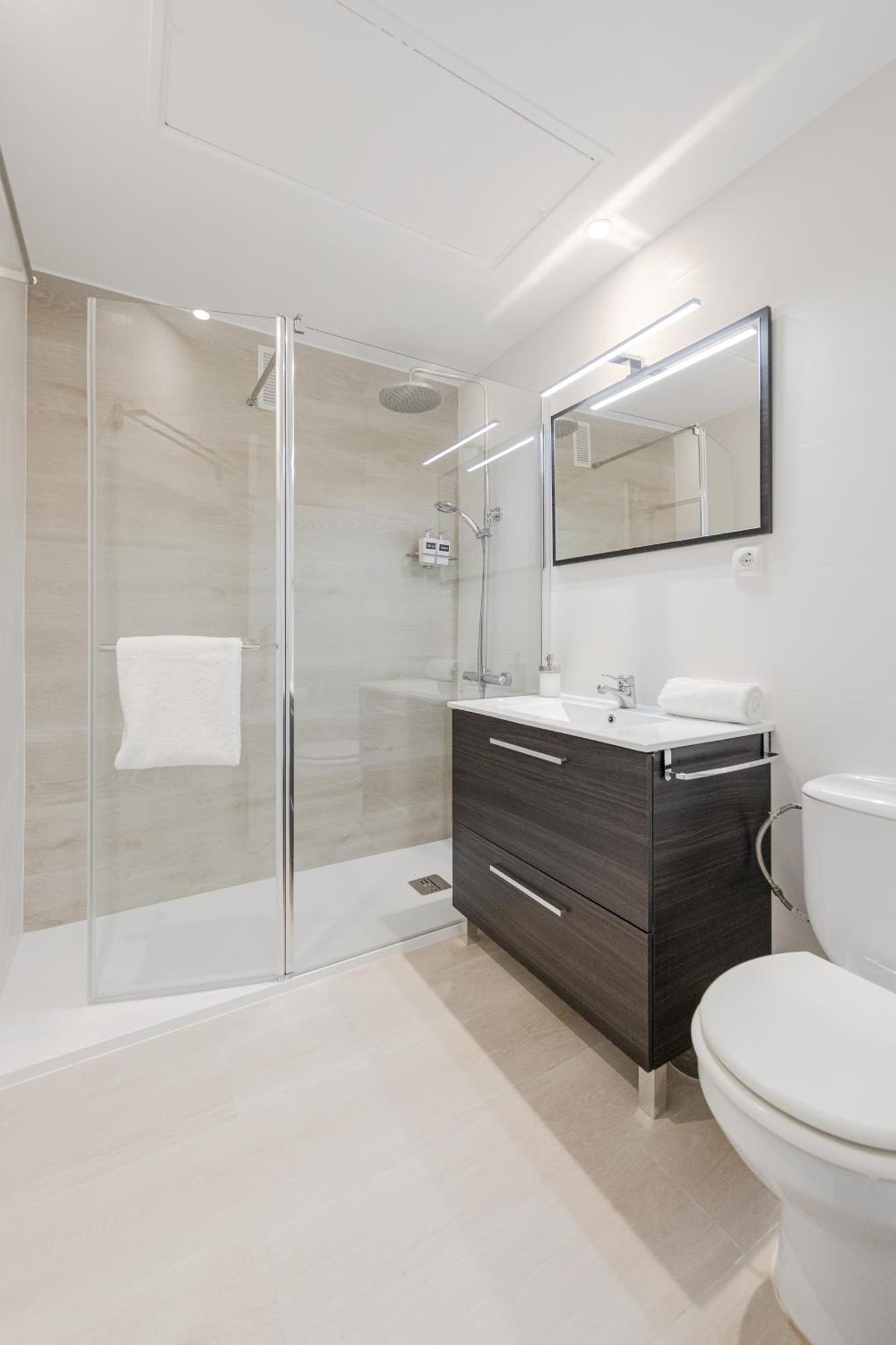 Isg Apartments Becquer Free Parking Inside The Building Σεβίλλη Εξωτερικό φωτογραφία