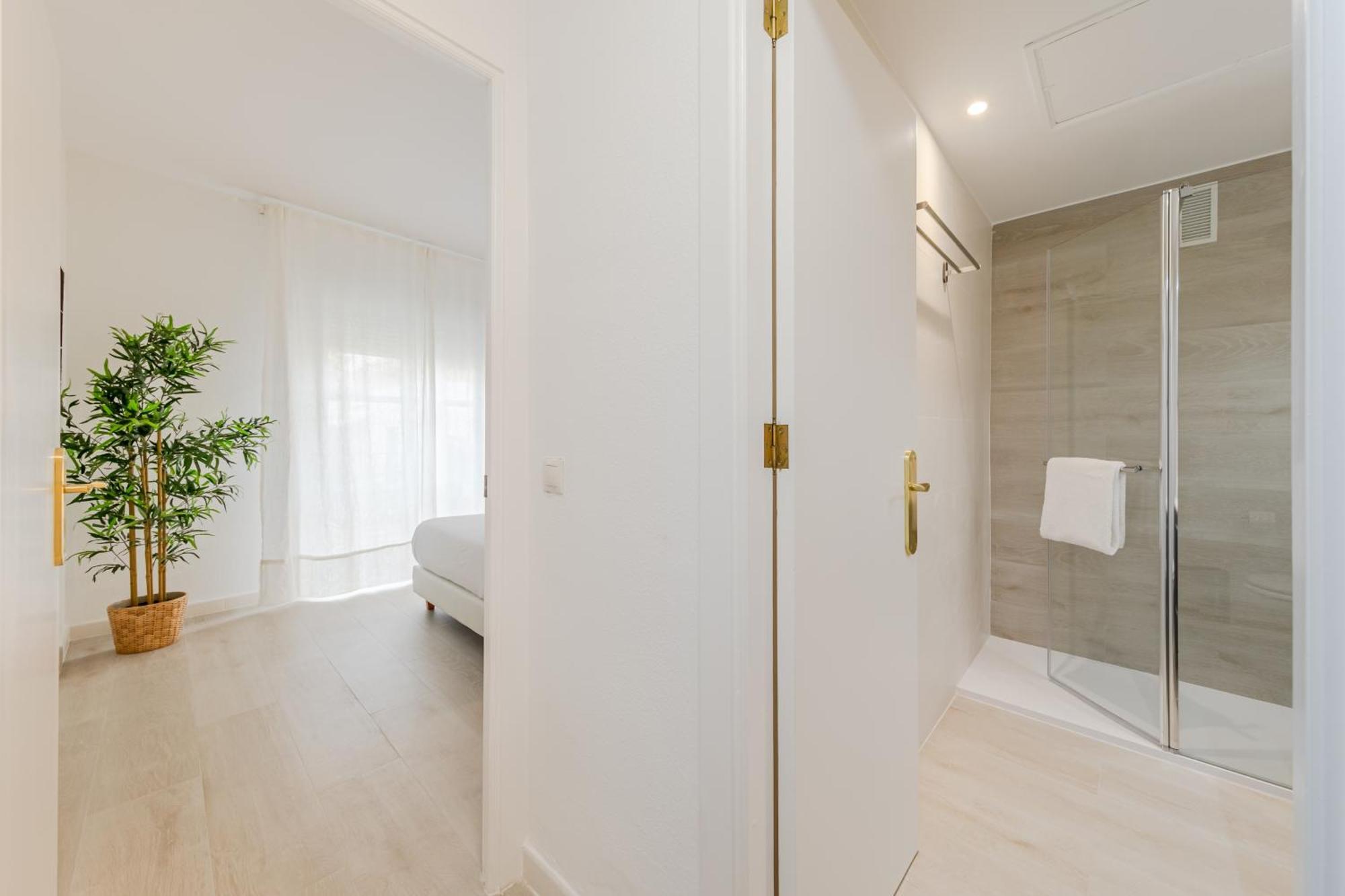 Isg Apartments Becquer Free Parking Inside The Building Σεβίλλη Εξωτερικό φωτογραφία