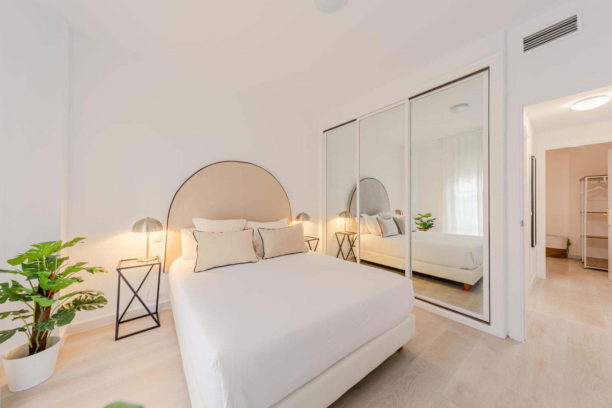 Isg Apartments Becquer Free Parking Inside The Building Σεβίλλη Εξωτερικό φωτογραφία