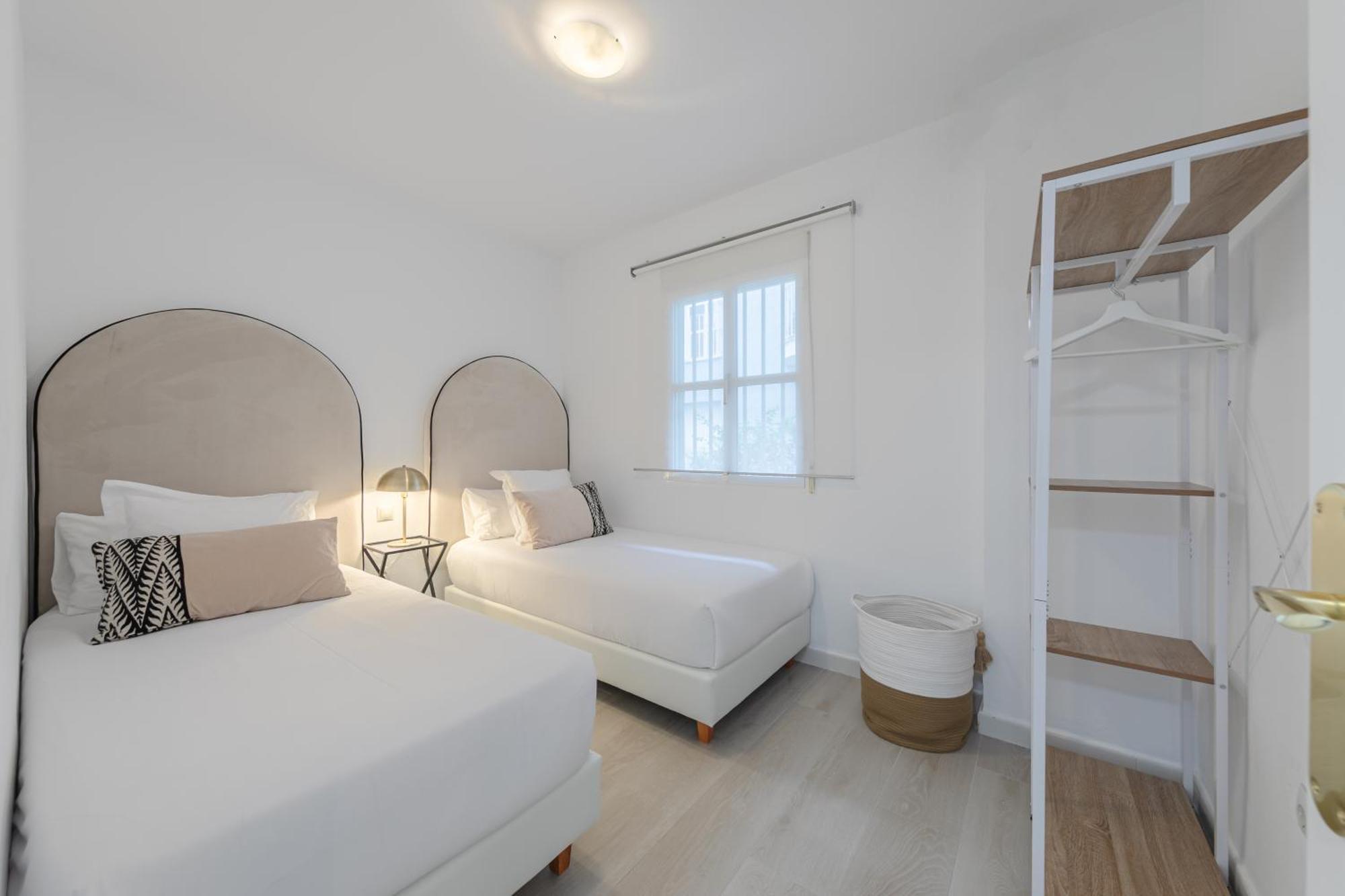 Isg Apartments Becquer Free Parking Inside The Building Σεβίλλη Εξωτερικό φωτογραφία