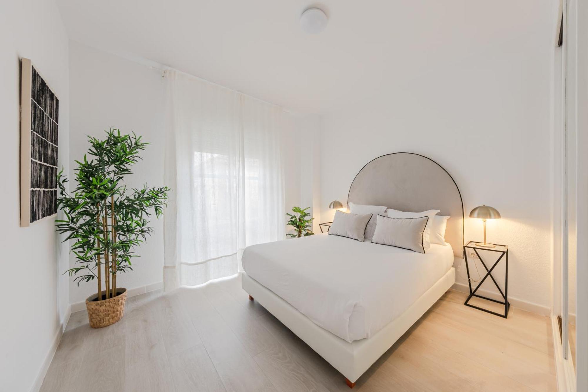 Isg Apartments Becquer Free Parking Inside The Building Σεβίλλη Εξωτερικό φωτογραφία